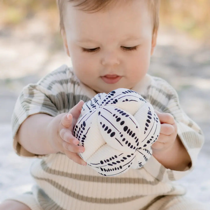 Totli Organic High-Contrast Sensory Ball