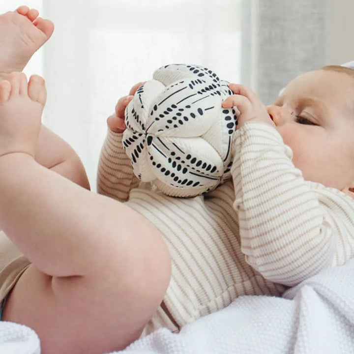 Totli Organic High-Contrast Sensory Ball
