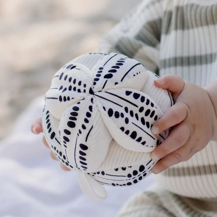 Totli Organic High-Contrast Sensory Ball