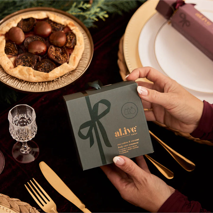 al.ive body Care Bauble with Wash & Body Lotion + Sponge