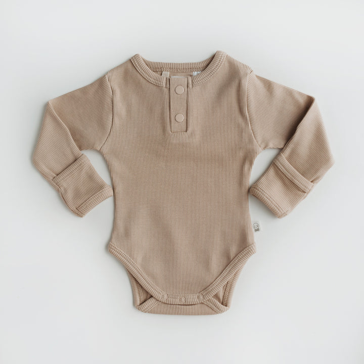 Snuggle Hunny Organic Ribbed Long Sleeve Bodysuit - Pebble