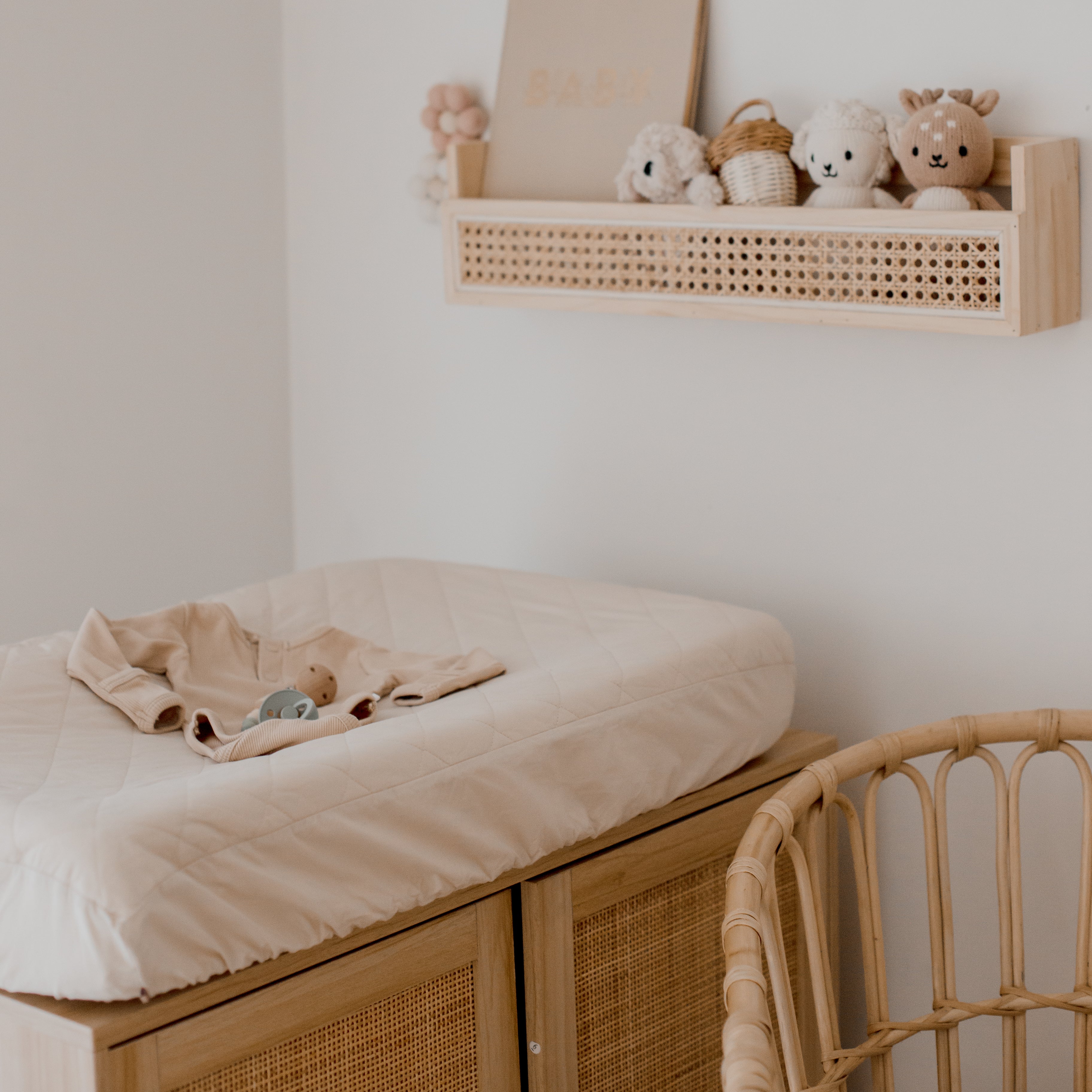 Changing table outlet sheets