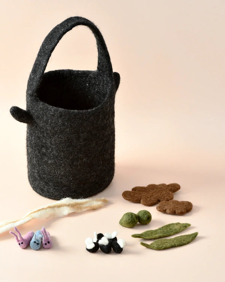 Felt "Wombat Stew" Billy Can and Small Parts Play Set