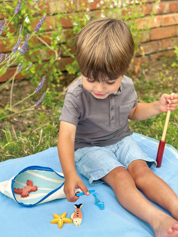 Mentari Wooden Magnetic Fishing Game