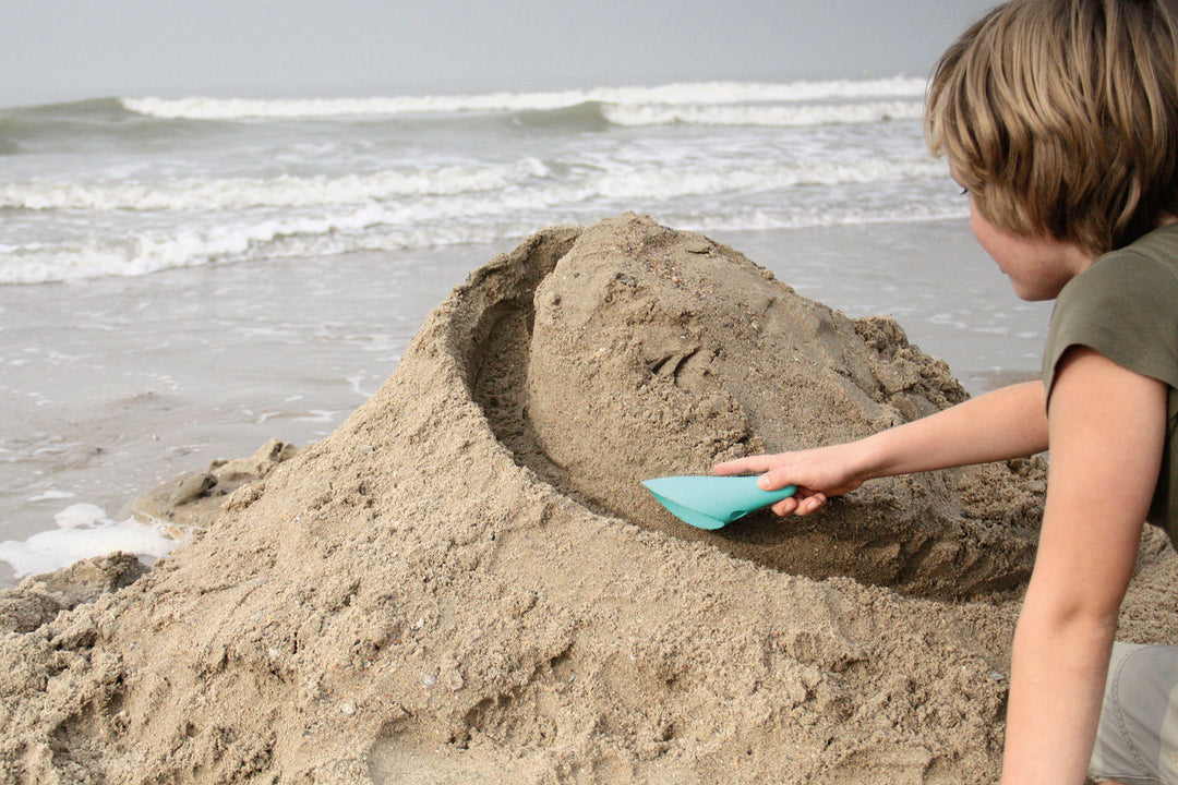 Quut Cuppi Beach Shovel & Sifter Toy - Banana Blue