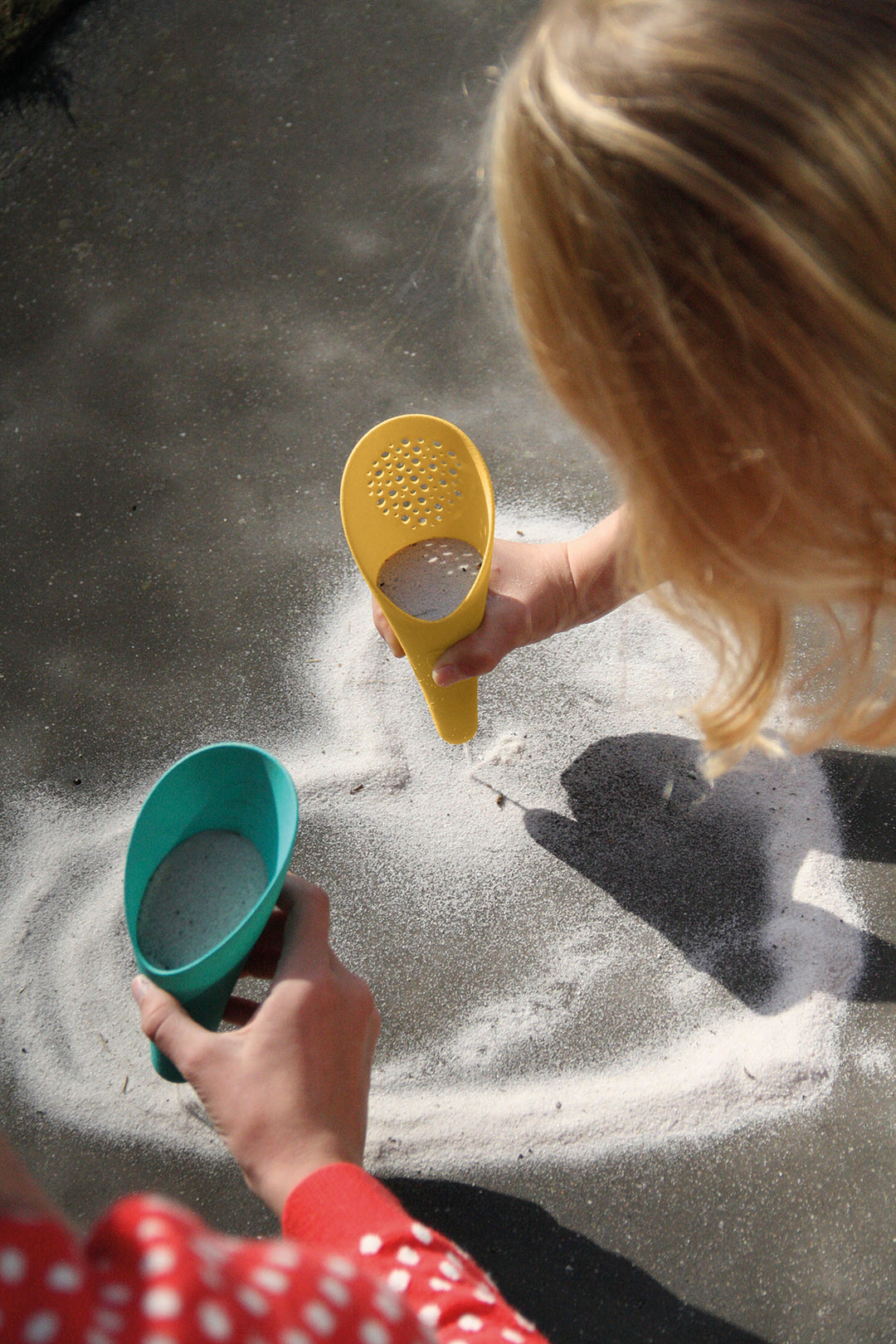 Quut Cuppi Beach Shovel & Sifter Toy - Banana Blue