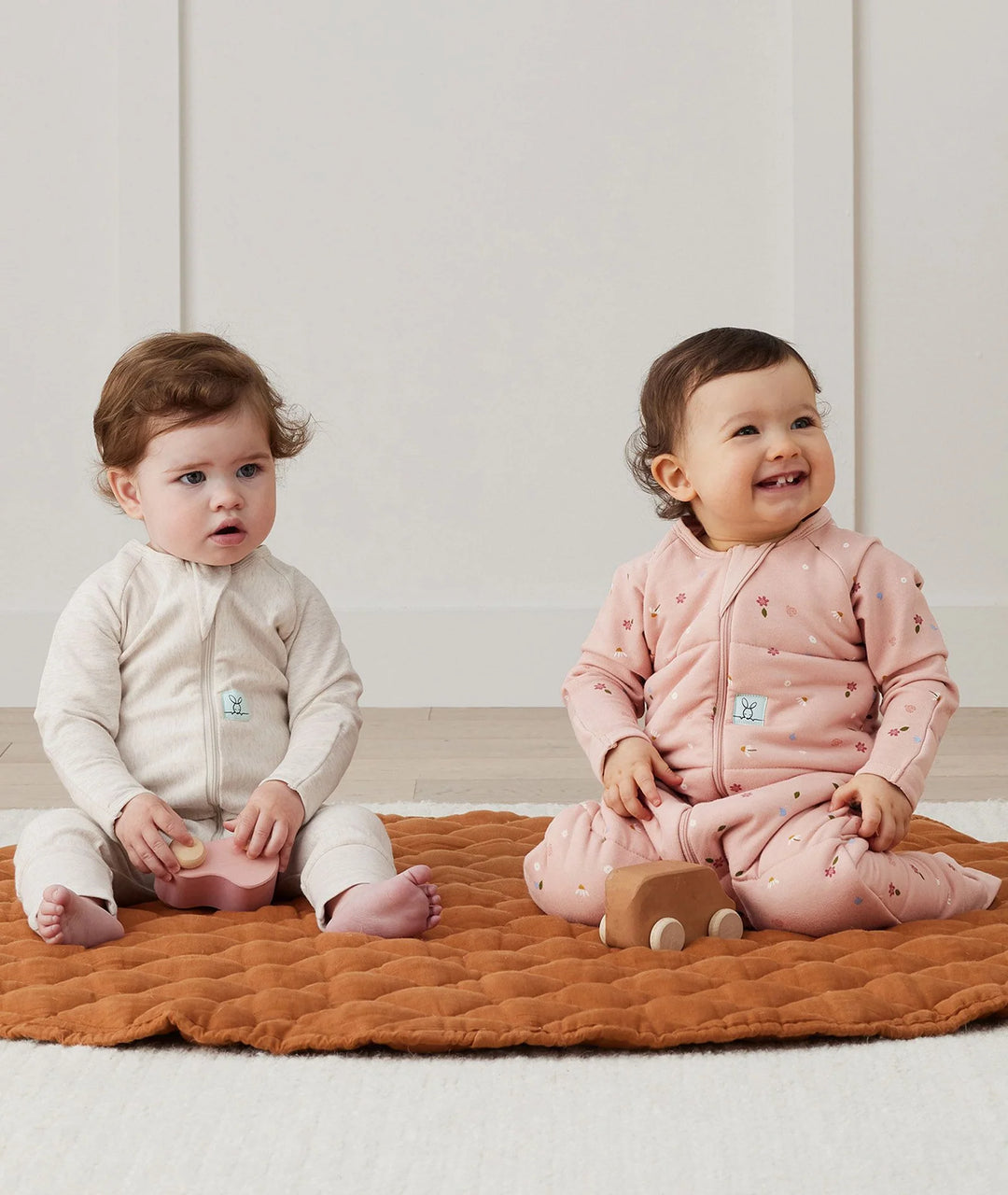 ergoPouch Sleep Onesie TOG 2.5 - Daisies