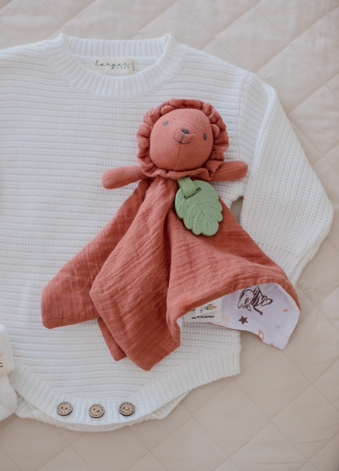 Tikiri Zoo Organic Comforter with Rubber Teether