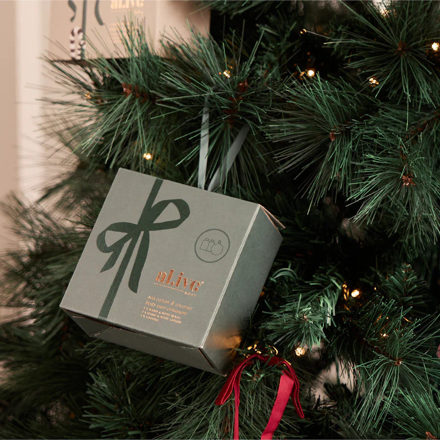 al.ive body Care Bauble with Wash & Body Lotion + Sponge