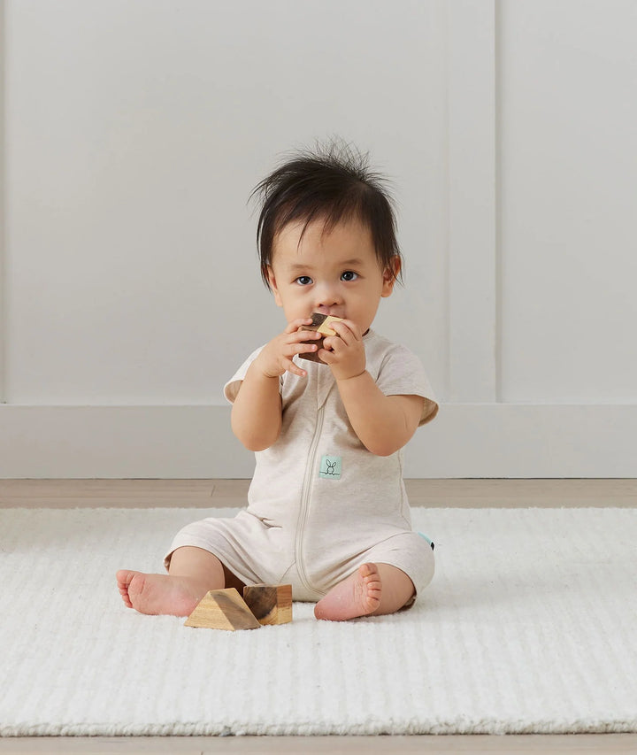 ergoPouch Layer | Short Sleeve Zip Bodysuit 0.2 TOG - Oatmeal Marle
